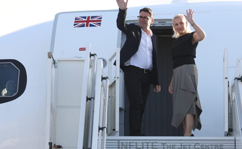 Andy Burnham, enfocado en Reino Unido, comienza a acumular millas en viajes internacionales