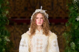 Bora Aksu presenta su nueva colección prêt-à-porter para la primavera de 2027