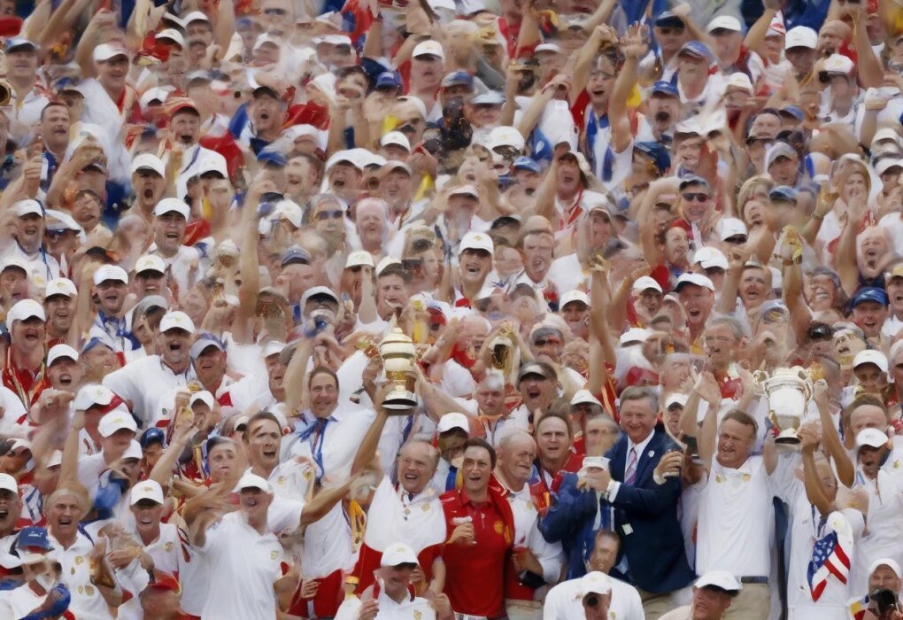 The US Presidents Cup team celebrating with captain  Brandt Snedeker