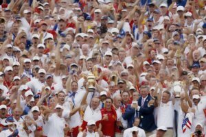 The US Presidents Cup team celebrating with captain  Brandt Snedeker