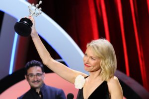 Naomi Watts dedica el Premio Donostia a David Lynch expresando que lo extraña