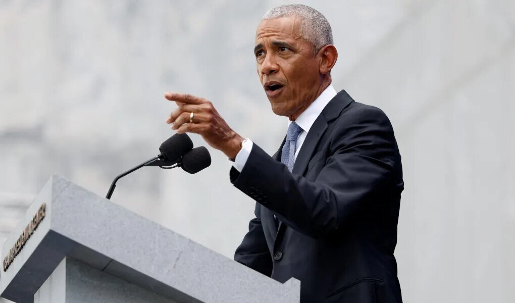 Obama pide a demócratas hacer campaña con IA mientras Trump rechaza frenar su desarrollo