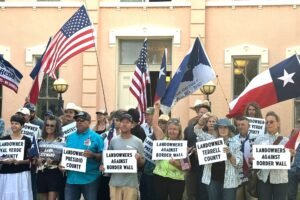 Propietarios en Texas piden a la justicia frenar el muro fronterizo de Trump