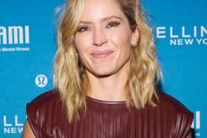 Sara Haines revela el fallecimiento de su suegro tras ausentarse de The View